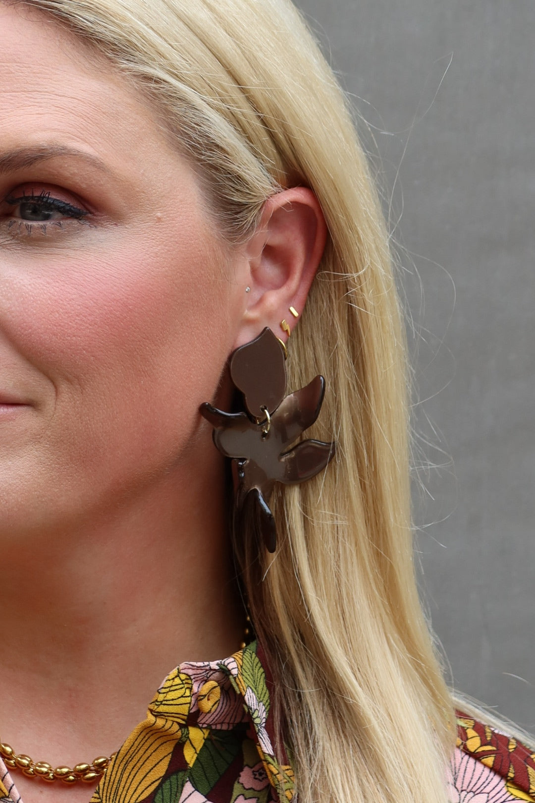 Screwback Stud Earrings - Micro Bar