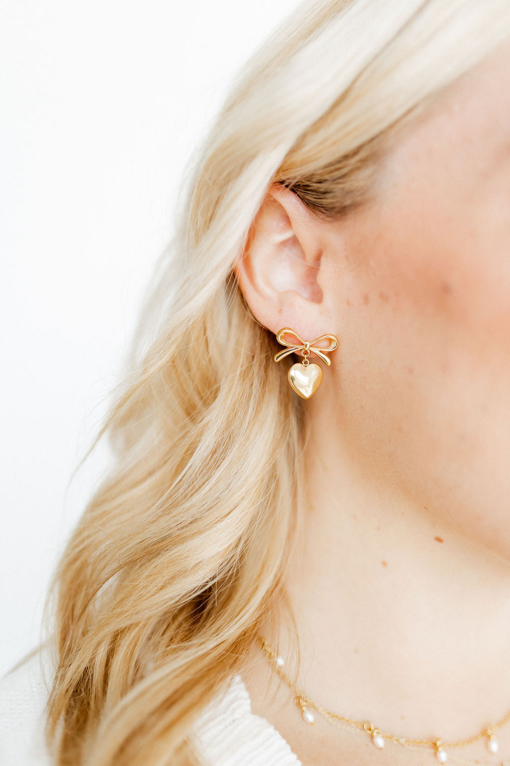 Ruthie Bow and Heart Earring - Gold