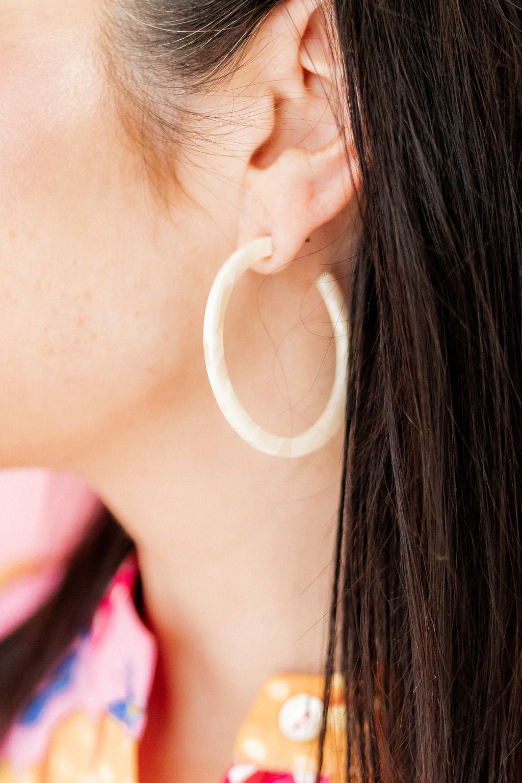 Holly Medium Hoop Earrings - Champagne Sparkle - Shop LINNY CO