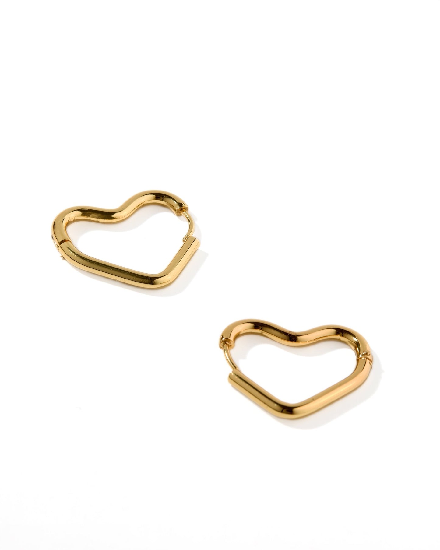 Huggie Earrings - Caden Heart Gold - Shop LINNY CO