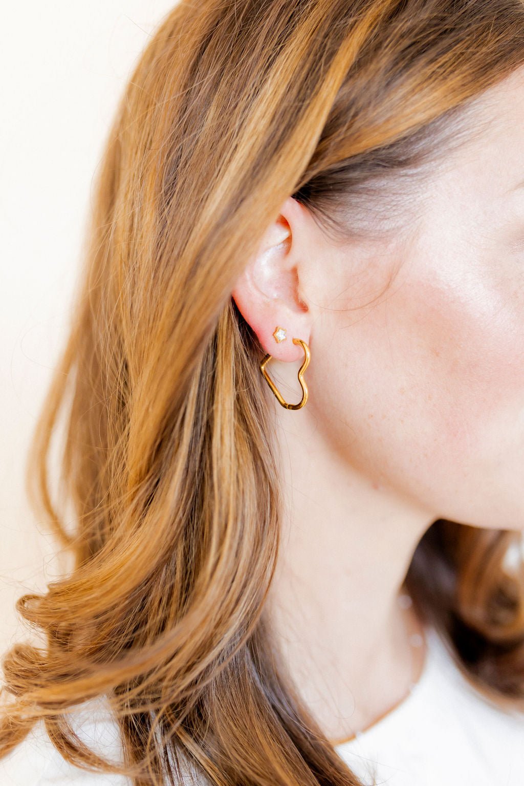 Huggie Earrings - Caden Heart Gold - Shop LINNY CO