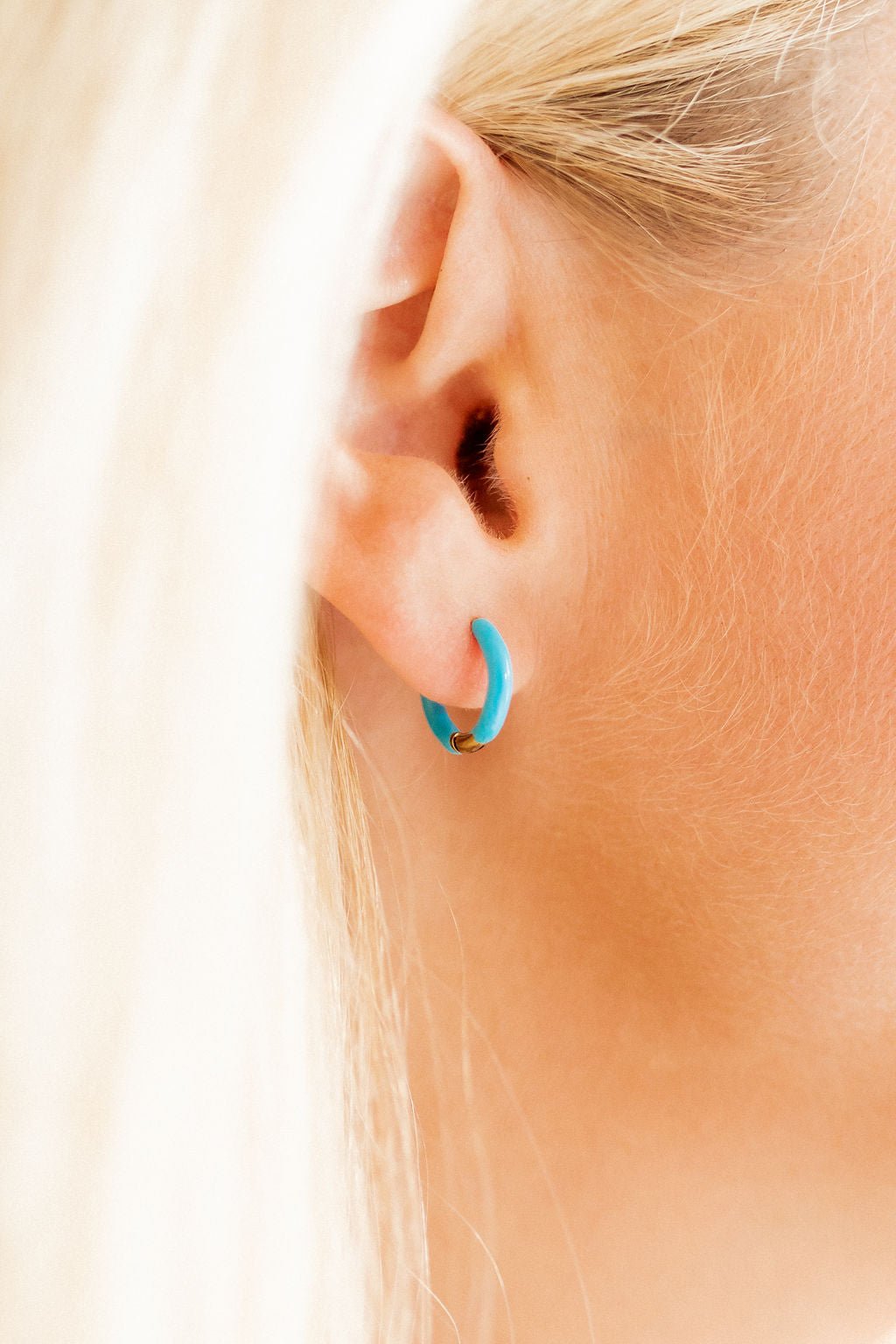 Huggie Earrings - Scarlett Hoop Blue 10mm - Shop LINNY CO