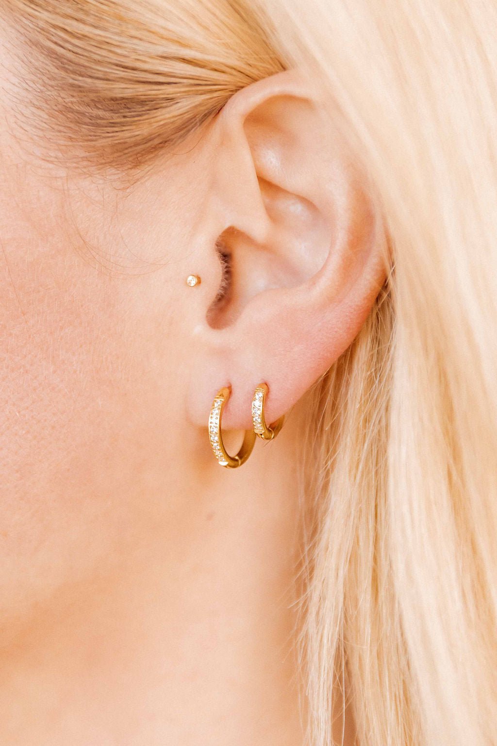 Huggie Earrings - Scarlett Hoop Gold 12mm CZ - Shop LINNY CO