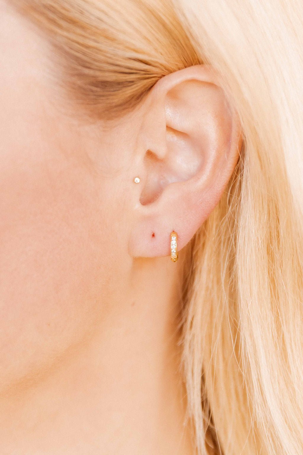 Huggie Earrings - Scarlett Hoop Gold 8mm CZ - Shop LINNY CO