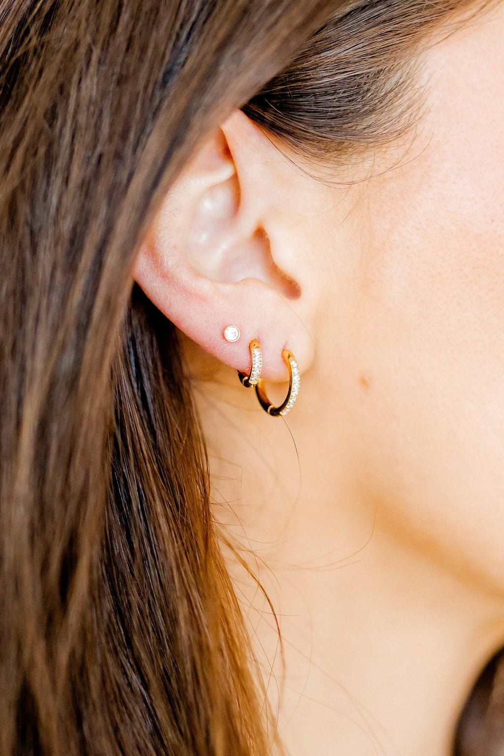 Huggie Earrings - Scarlett Hoop Gold 8mm CZ - Shop LINNY CO
