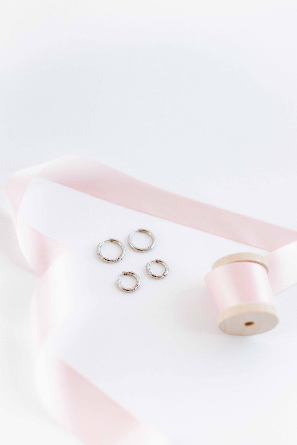 Huggie Earrings - Scarlett Hoop Silver 14mm - Shop LINNY CO