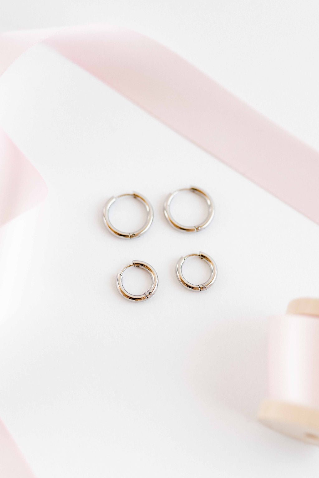 Huggie Earrings - Scarlett Hoop Silver 14mm - Shop LINNY CO