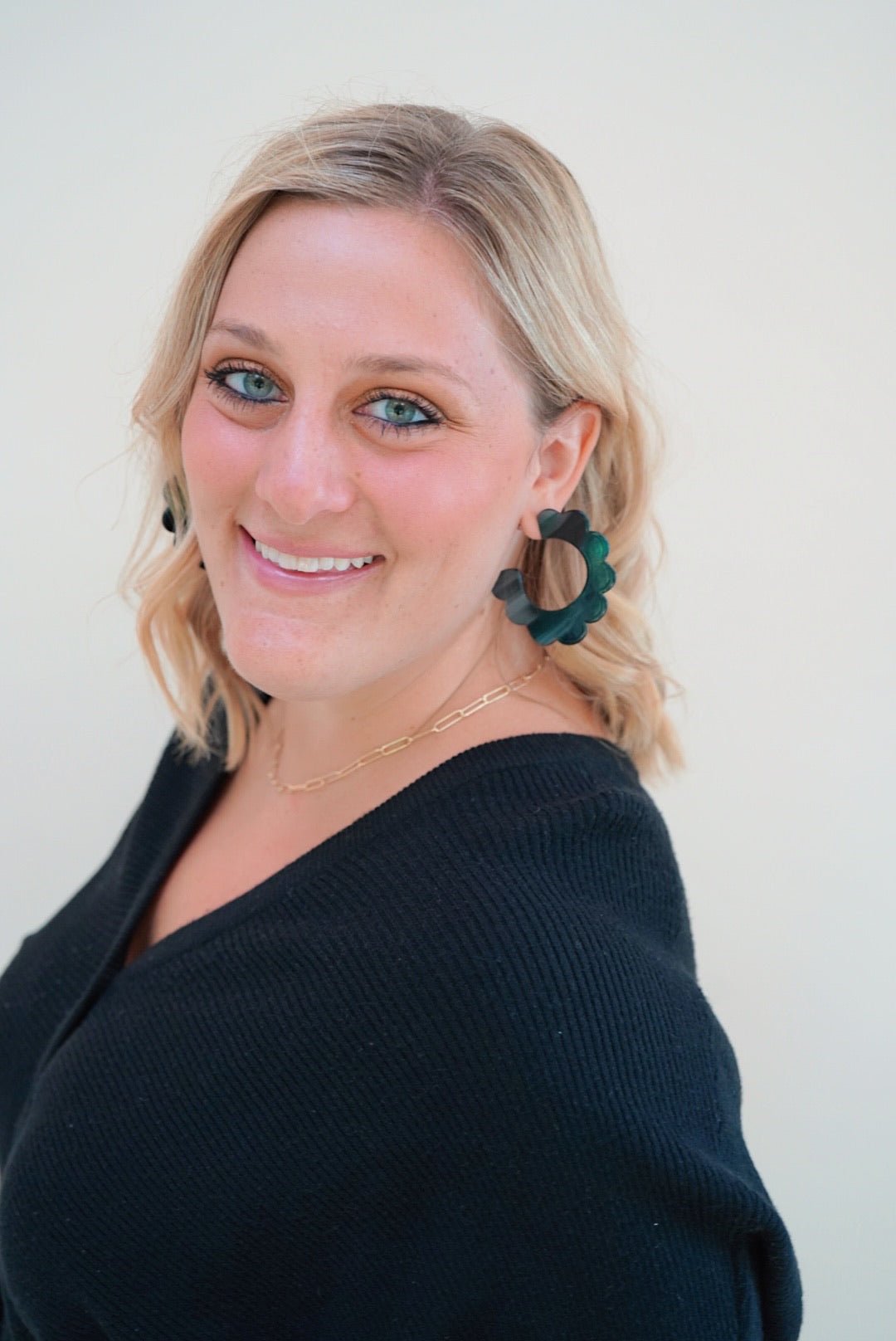 Margo Scallop Hoop Earrings - Dark Green - Shop LINNY CO