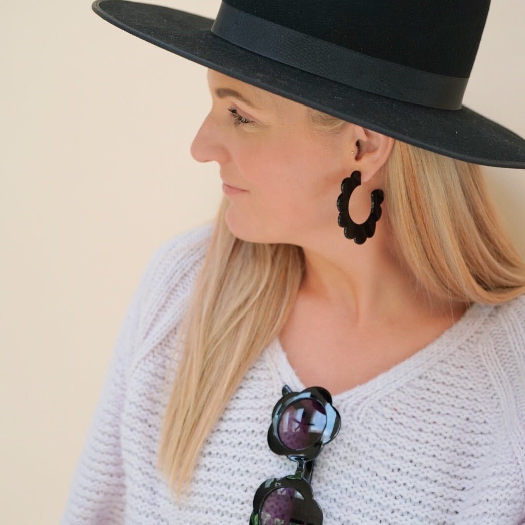 Margo Scallop Hoop Earrings - True Black - Shop LINNY CO