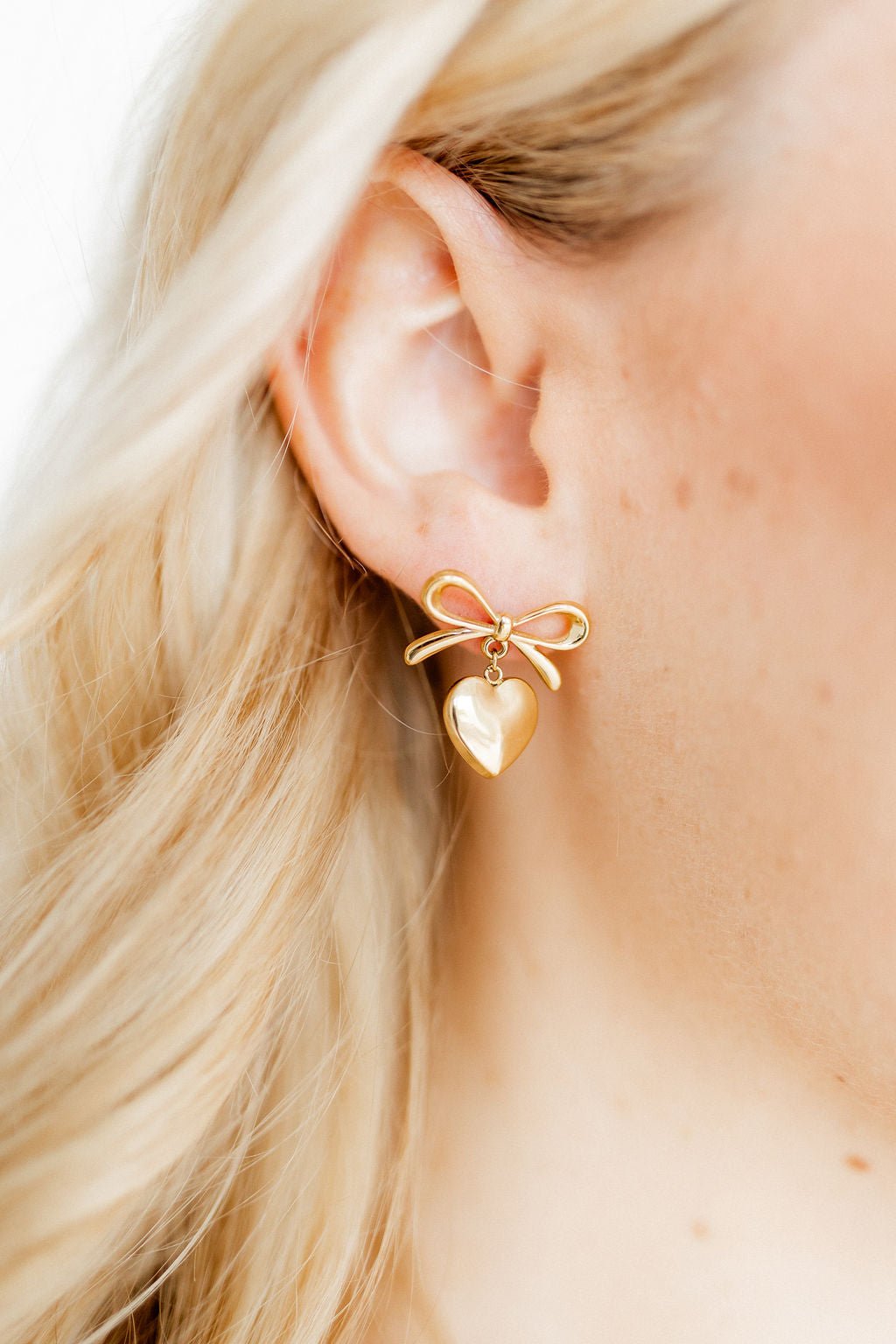 Ruthie Bow and Heart Earring - Gold - Shop LINNY CO