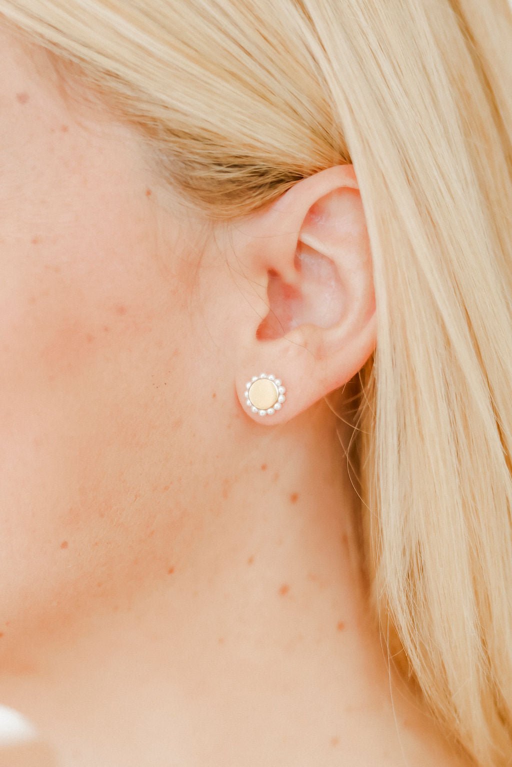 Screwback Stud Earrings - Alice Pearl - Shop LINNY CO