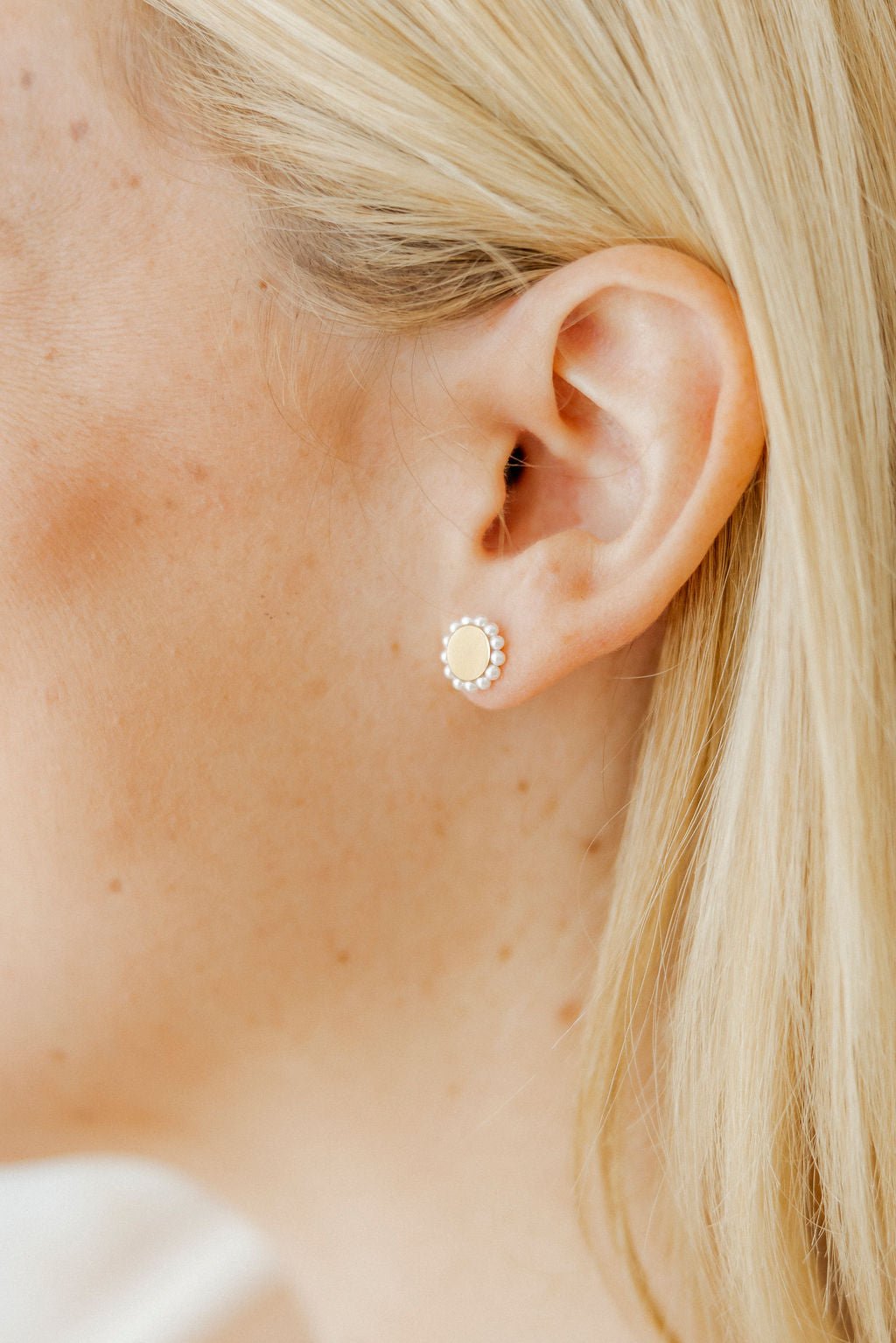 Screwback Stud Earrings - Alice Pearl - Shop LINNY CO