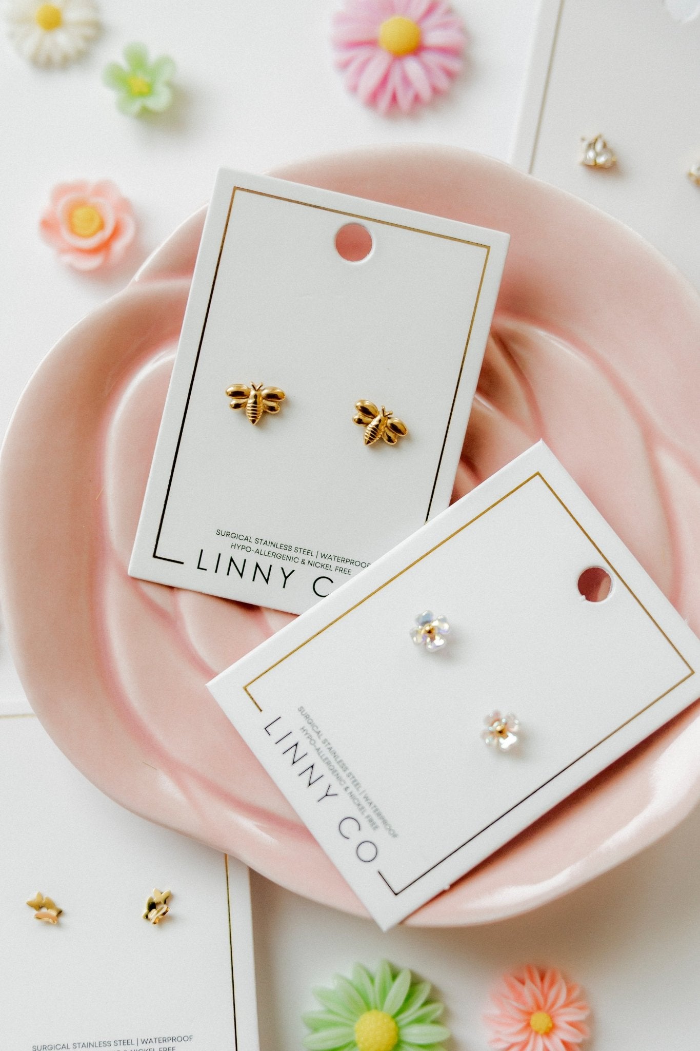 Screwback Stud Earrings - Bumble Bee - Shop LINNY CO