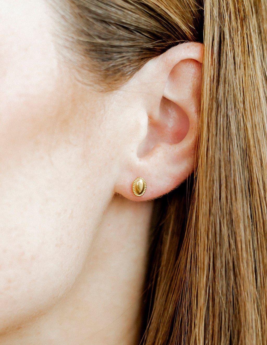 Screwback Stud Earrings - Drew Oval Gold - Shop LINNY CO