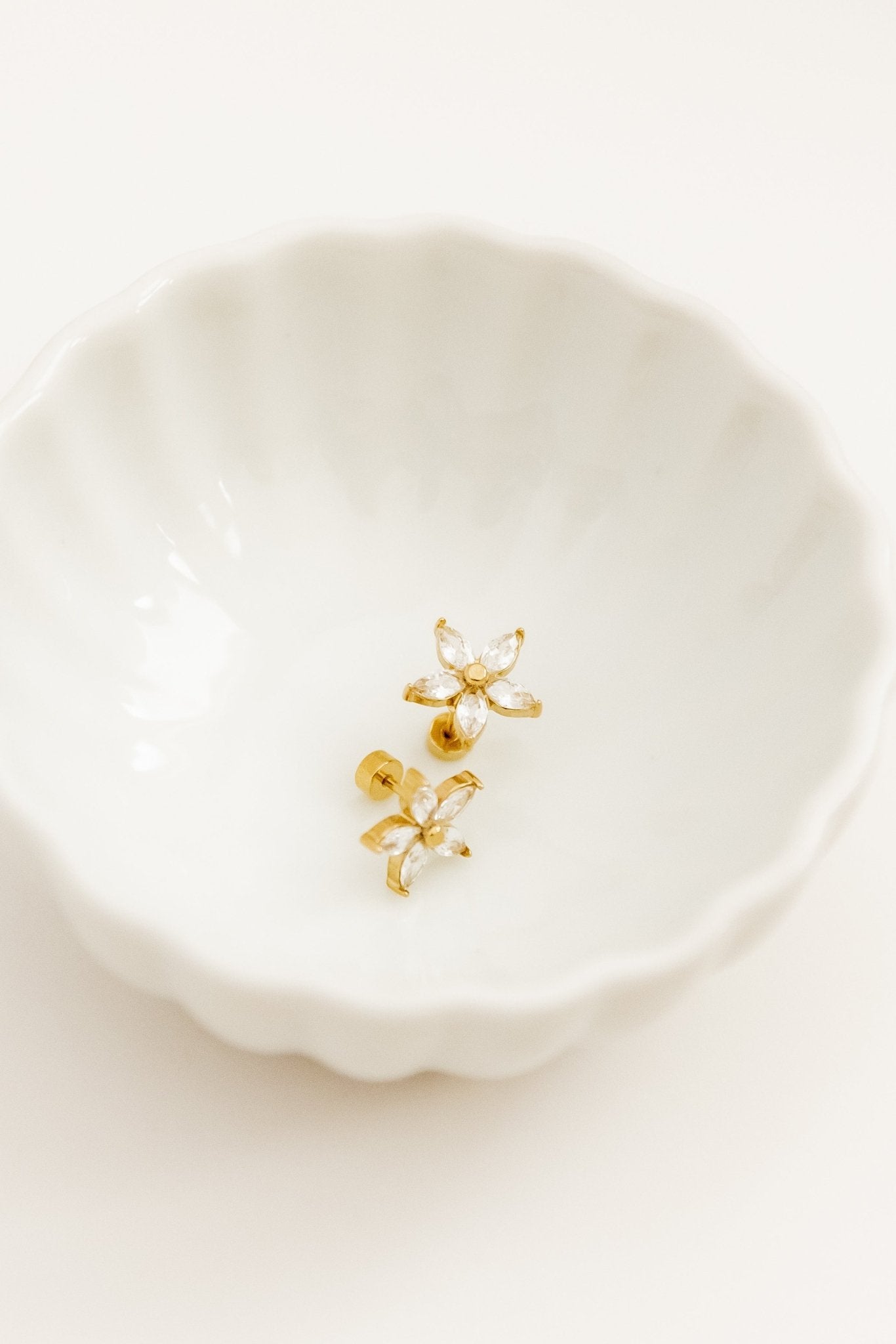 Screwback Stud Earrings - Lily - Shop LINNY CO