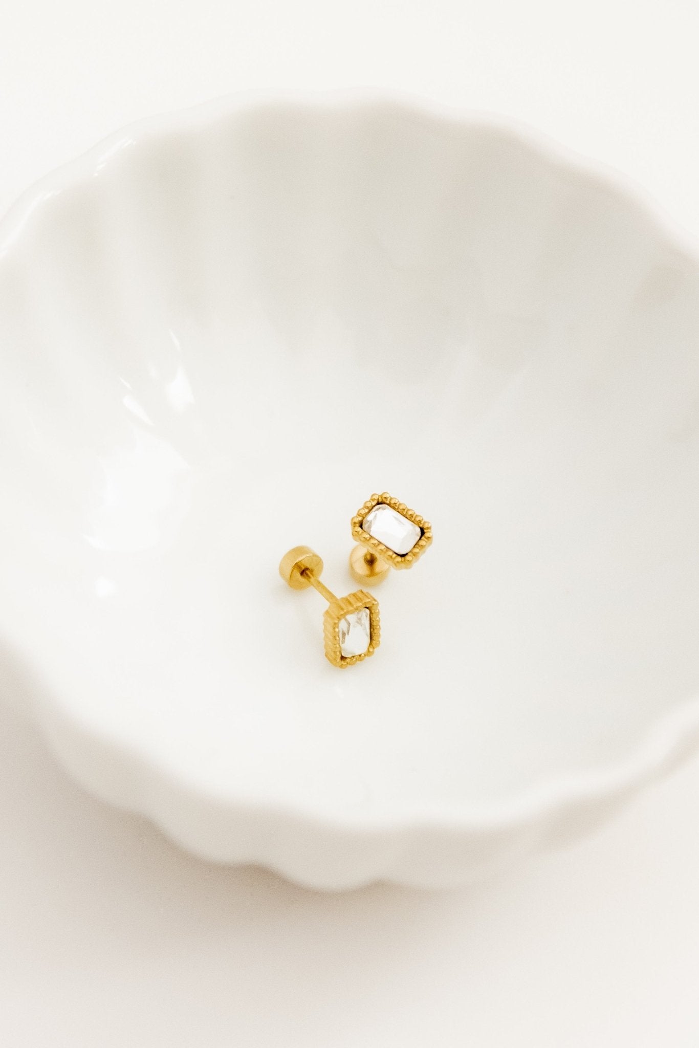 Screwback Stud Earrings - Madison Clear - Shop LINNY CO