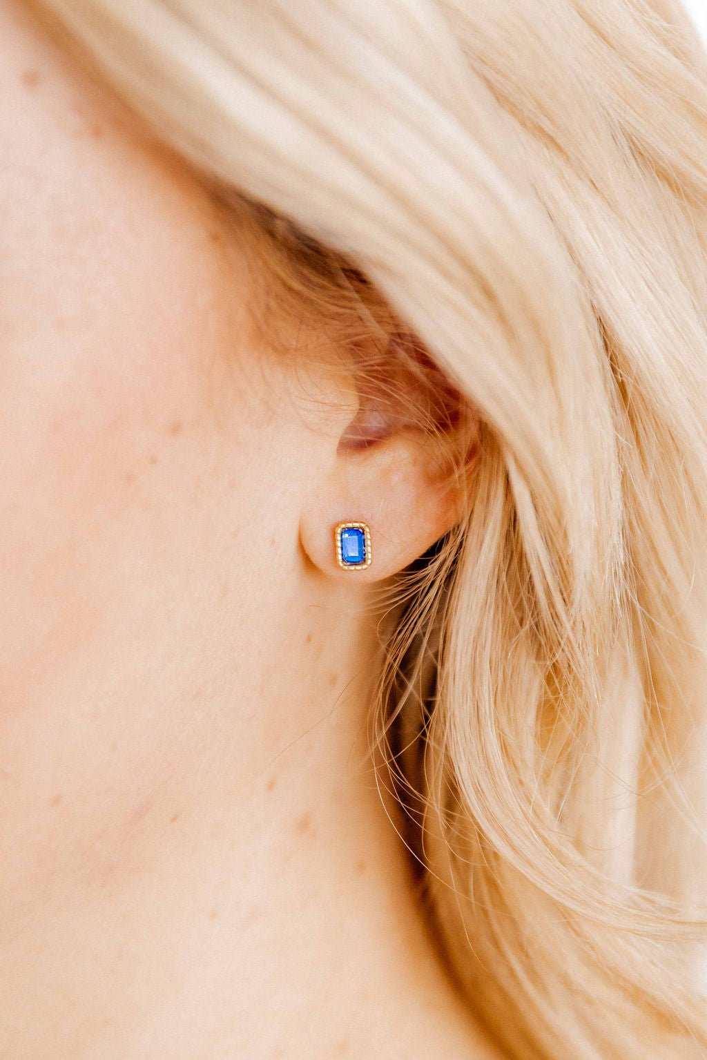 Screwback Stud Earrings - Madison Sapphire - Shop LINNY CO