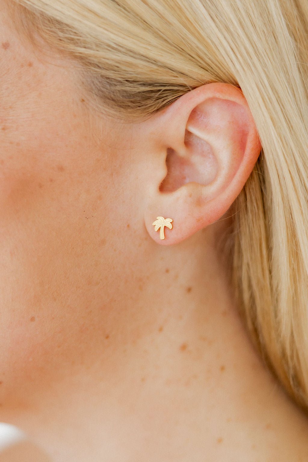 Screwback Stud Earrings - Palm Tree Gold - Shop LINNY CO
