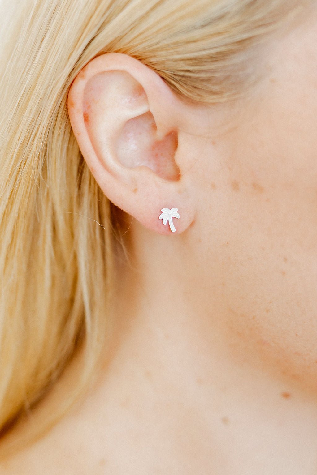 Screwback Stud Earrings - Palm Tree Silver - Shop LINNY CO
