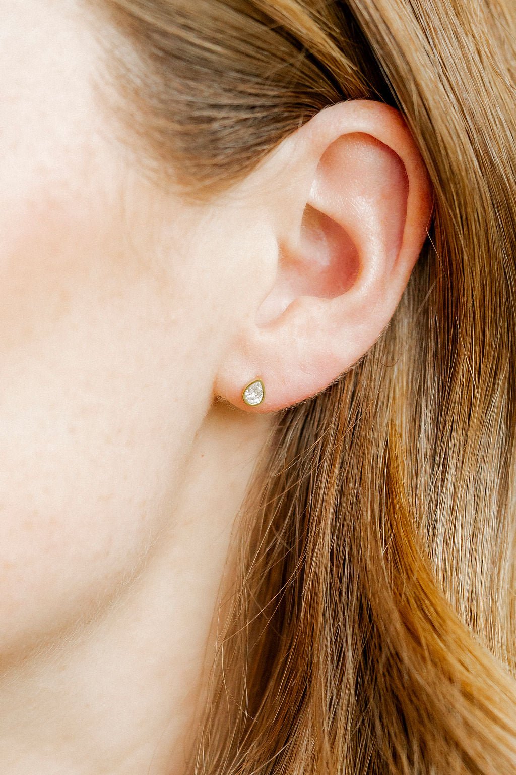Screwback Stud Earrings - Paloma Pear Gold - Shop LINNY CO