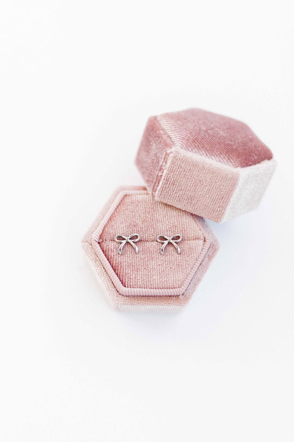 Screwback Stud Earrings - Sadie Bow Silver - Shop LINNY CO