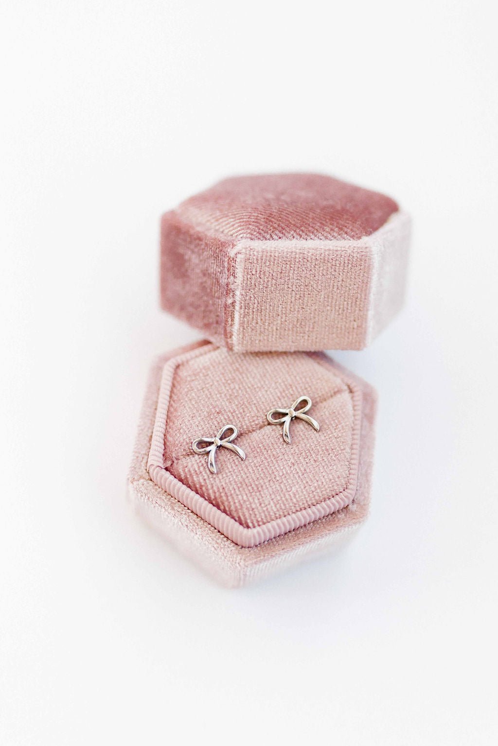 Screwback Stud Earrings - Sadie Bow Silver - Shop LINNY CO