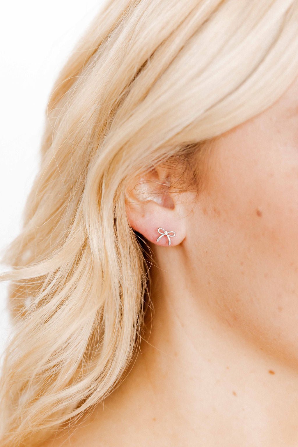 Screwback Stud Earrings - Sadie Bow Silver - Shop LINNY CO