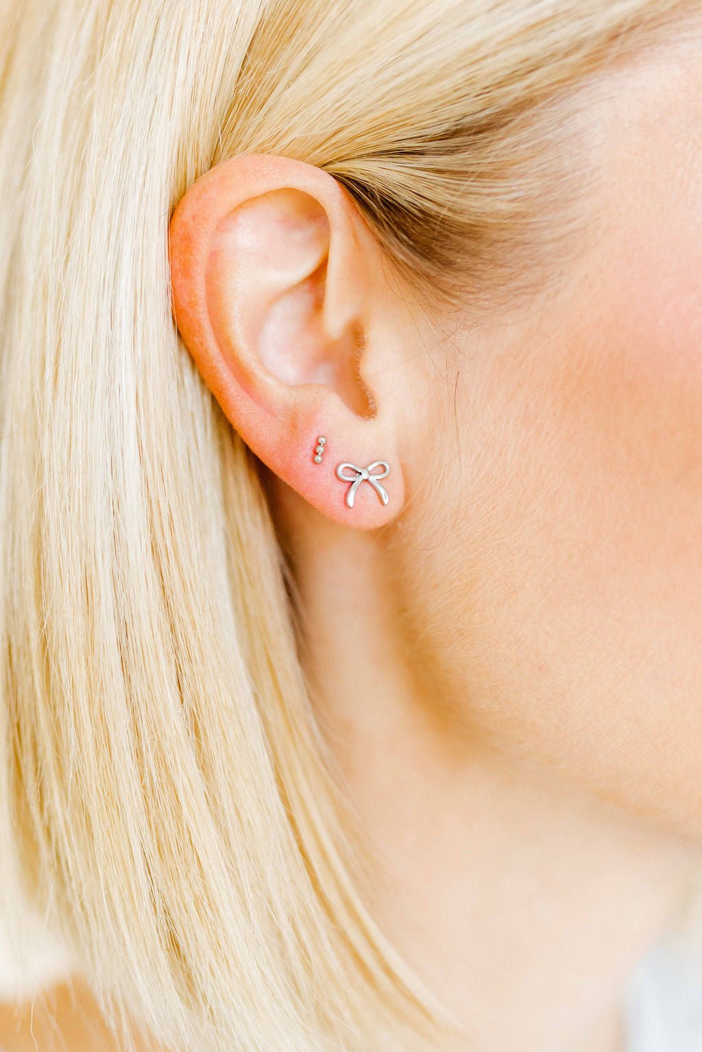 Screwback Stud Earrings - Sadie Bow Silver - Shop LINNY CO
