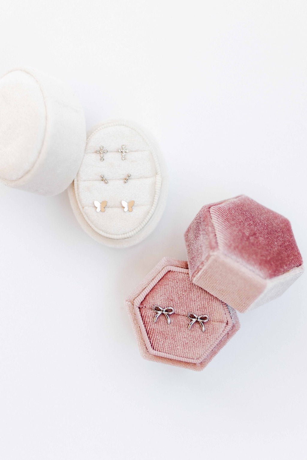 Screwback Stud Earrings - Sadie Bow Silver - Shop LINNY CO