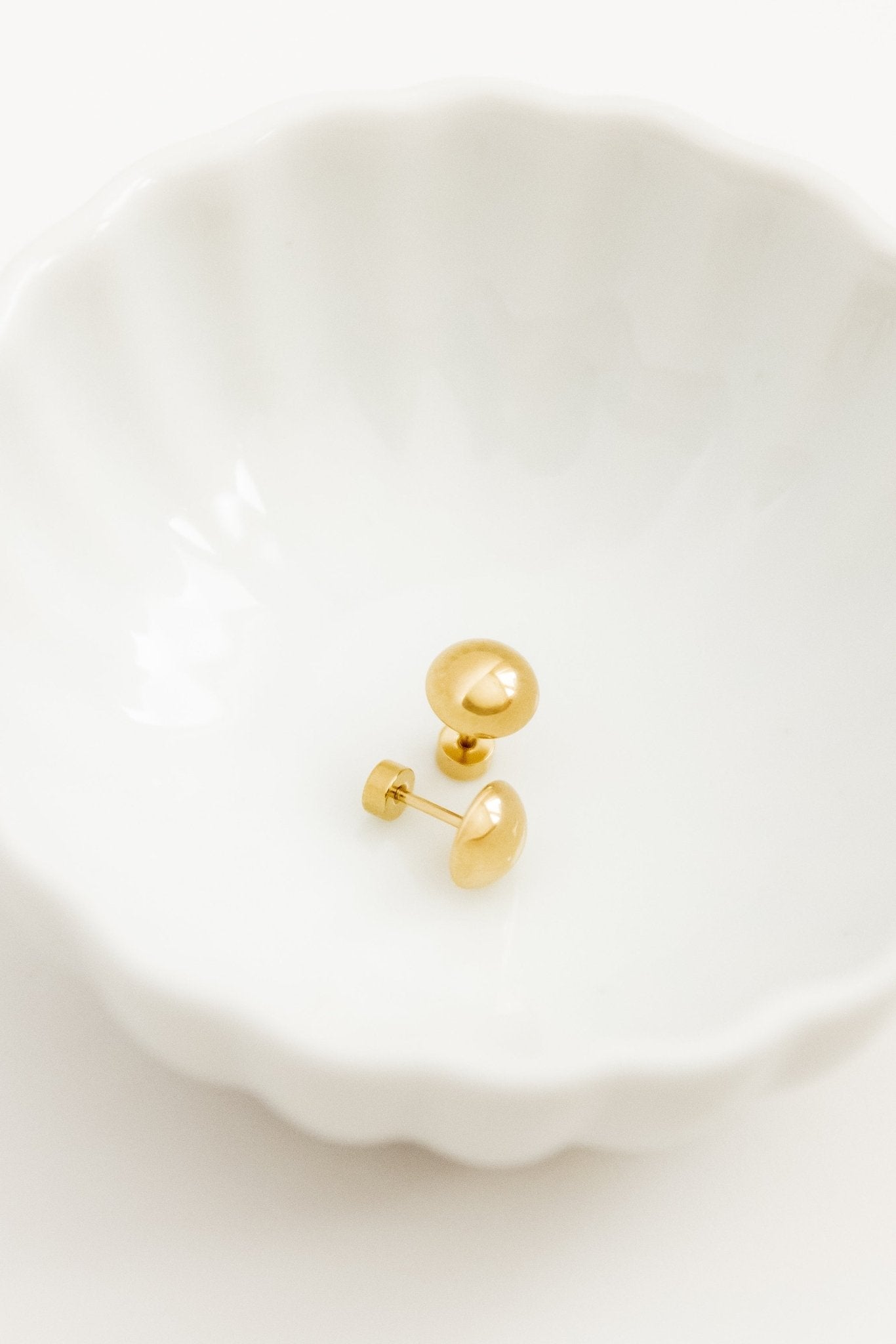 Screwback Stud Earrings - Vera Round 8mm - Shop LINNY CO