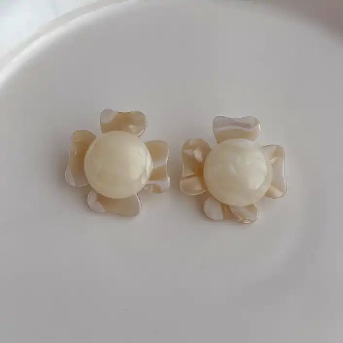 Amelia Flower Earrings - Champagne Sparkle - Shop LINNY CO