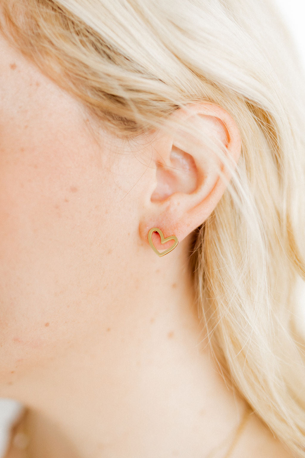 Abby Heart Stud Earrings - Golod
