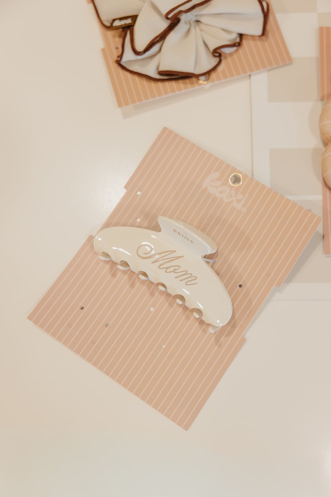 BEIGE MOM OVERSIZED CLAW - Shop LINNY CO