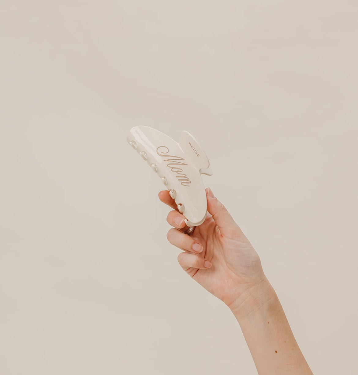 BEIGE MOM OVERSIZED CLAW - Shop LINNY CO