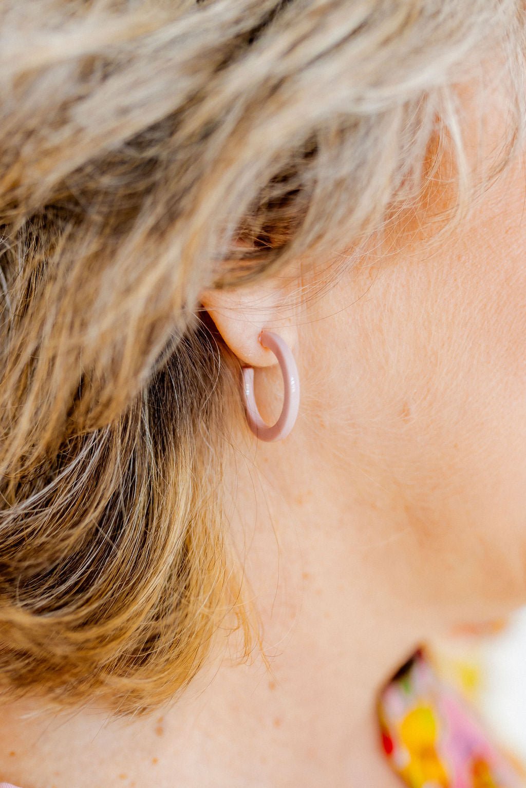 Holly Mini Hoop Earrings - Vintage Rose - Shop LINNY CO