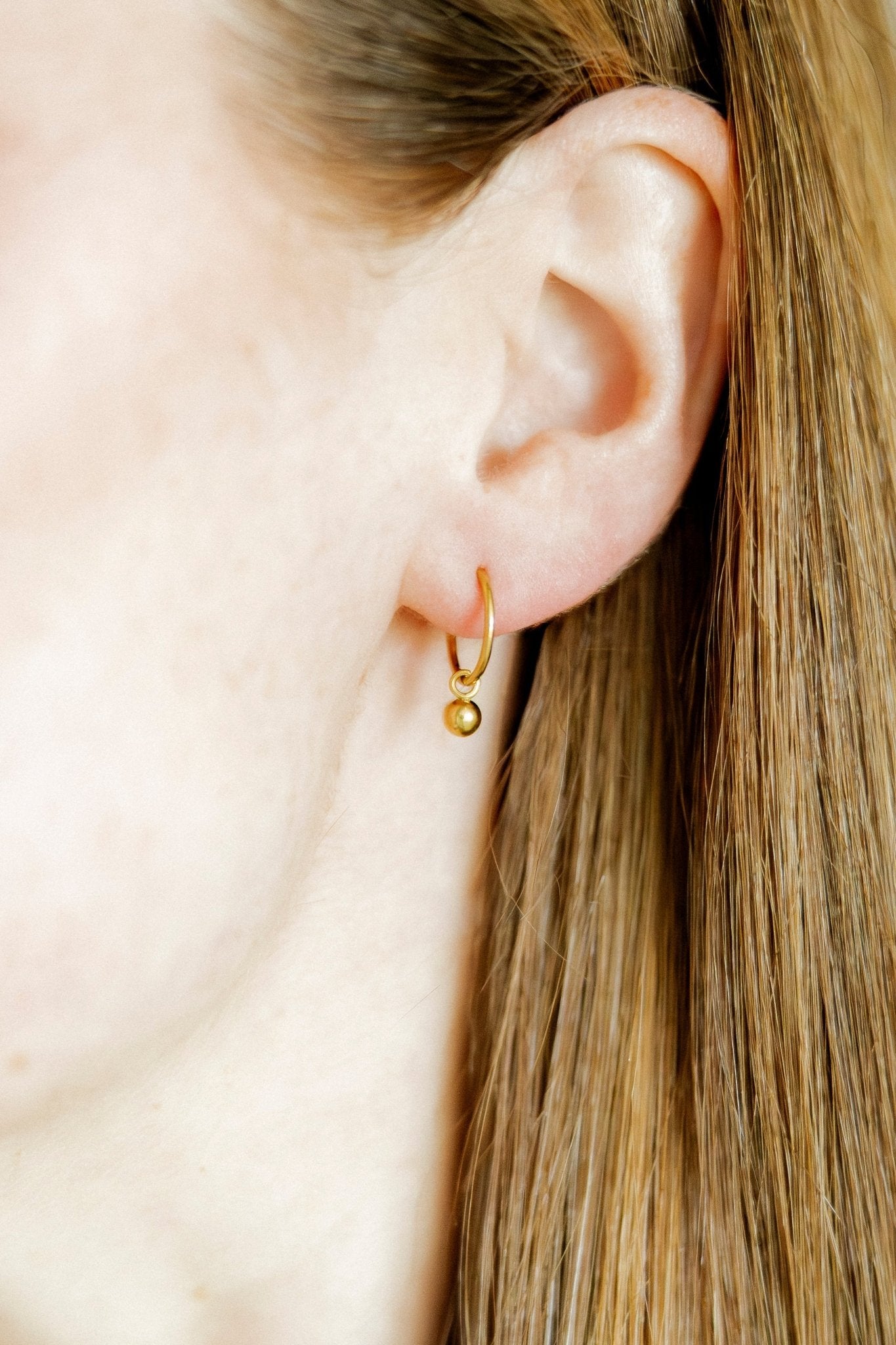 Huggie Charm Earrings - Nola 10mm - Shop LINNY CO