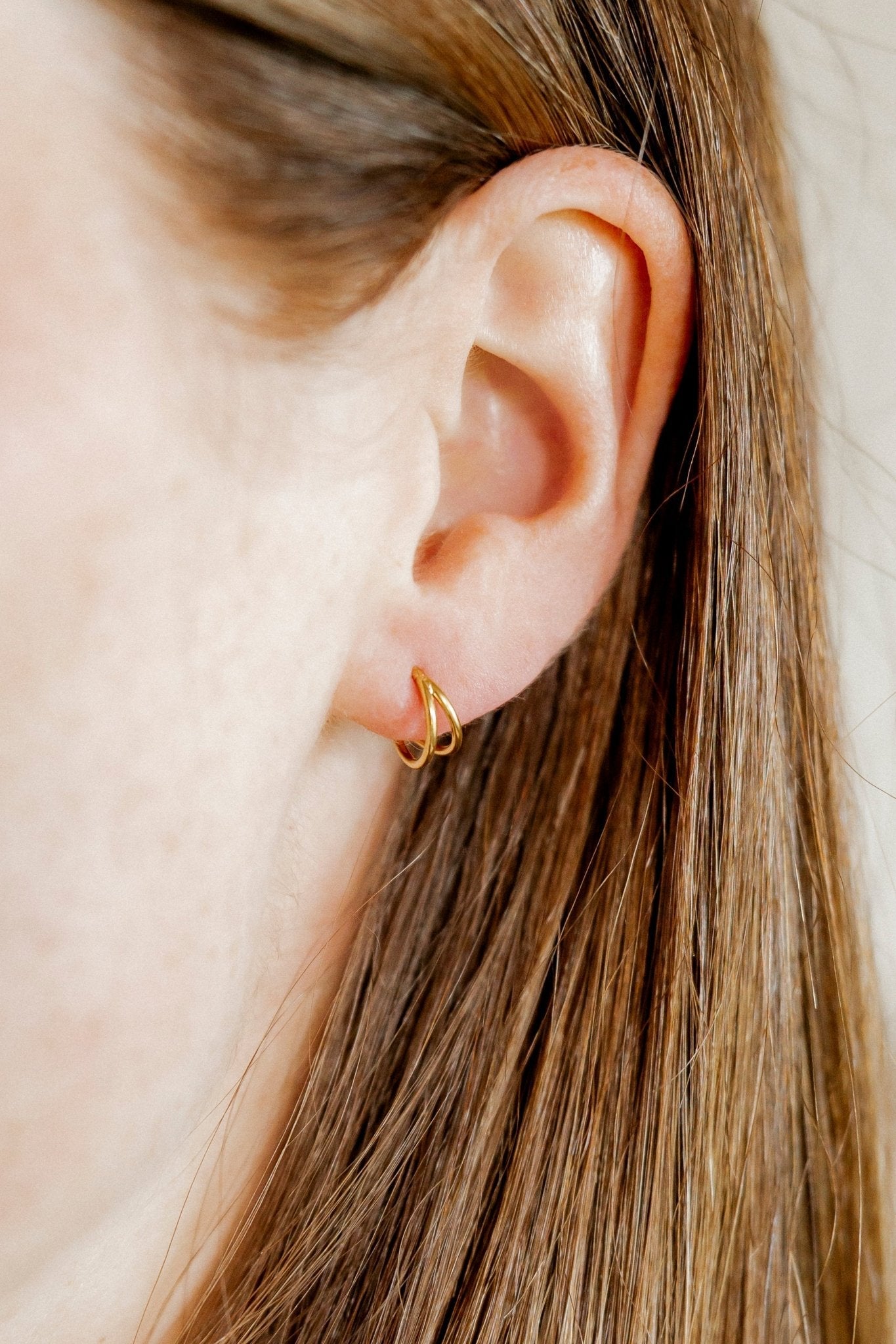 Huggie Earrings - Nylah Gold 8mm - Shop LINNY CO