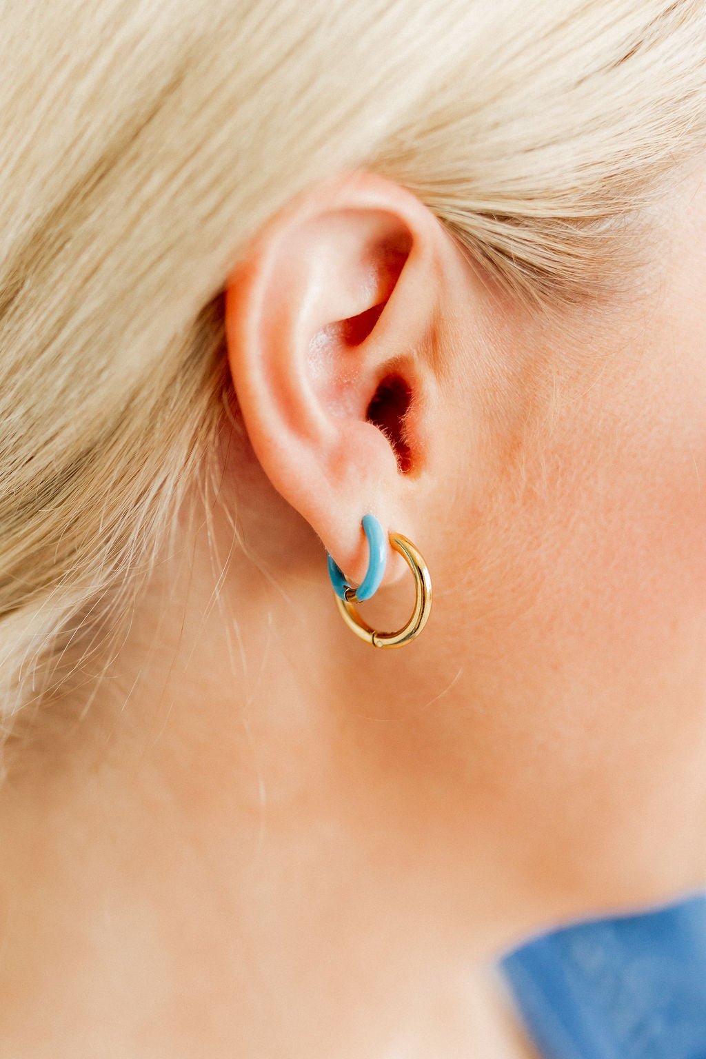 Huggie Earrings - Scarlett Hoop Blue 10mm - Shop LINNY CO