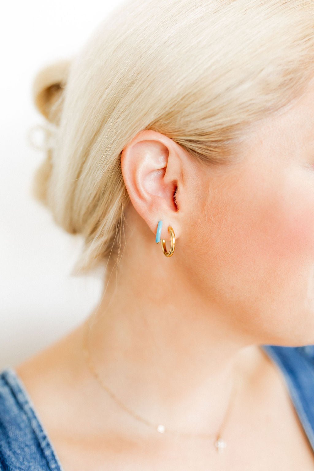 Huggie Earrings - Scarlett Hoop Blue 10mm - Shop LINNY CO