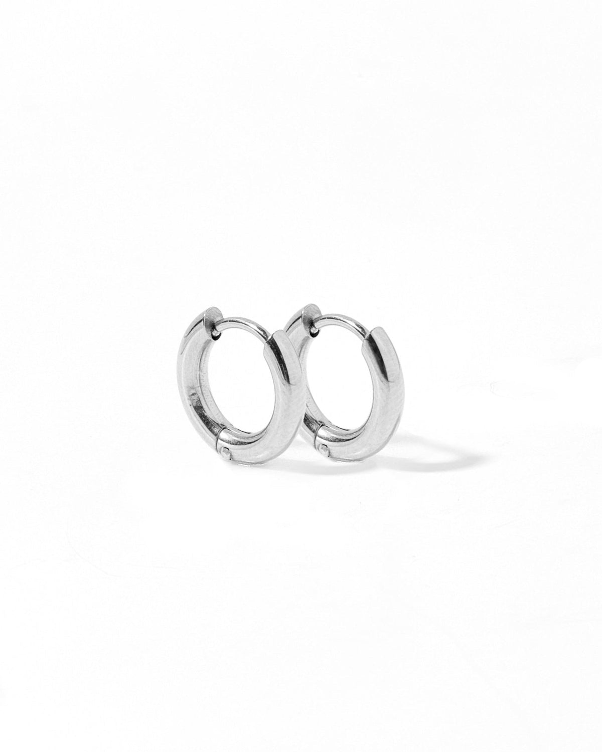 Huggie Earrings - Scarlett Hoop Silver 8mm - Shop LINNY CO