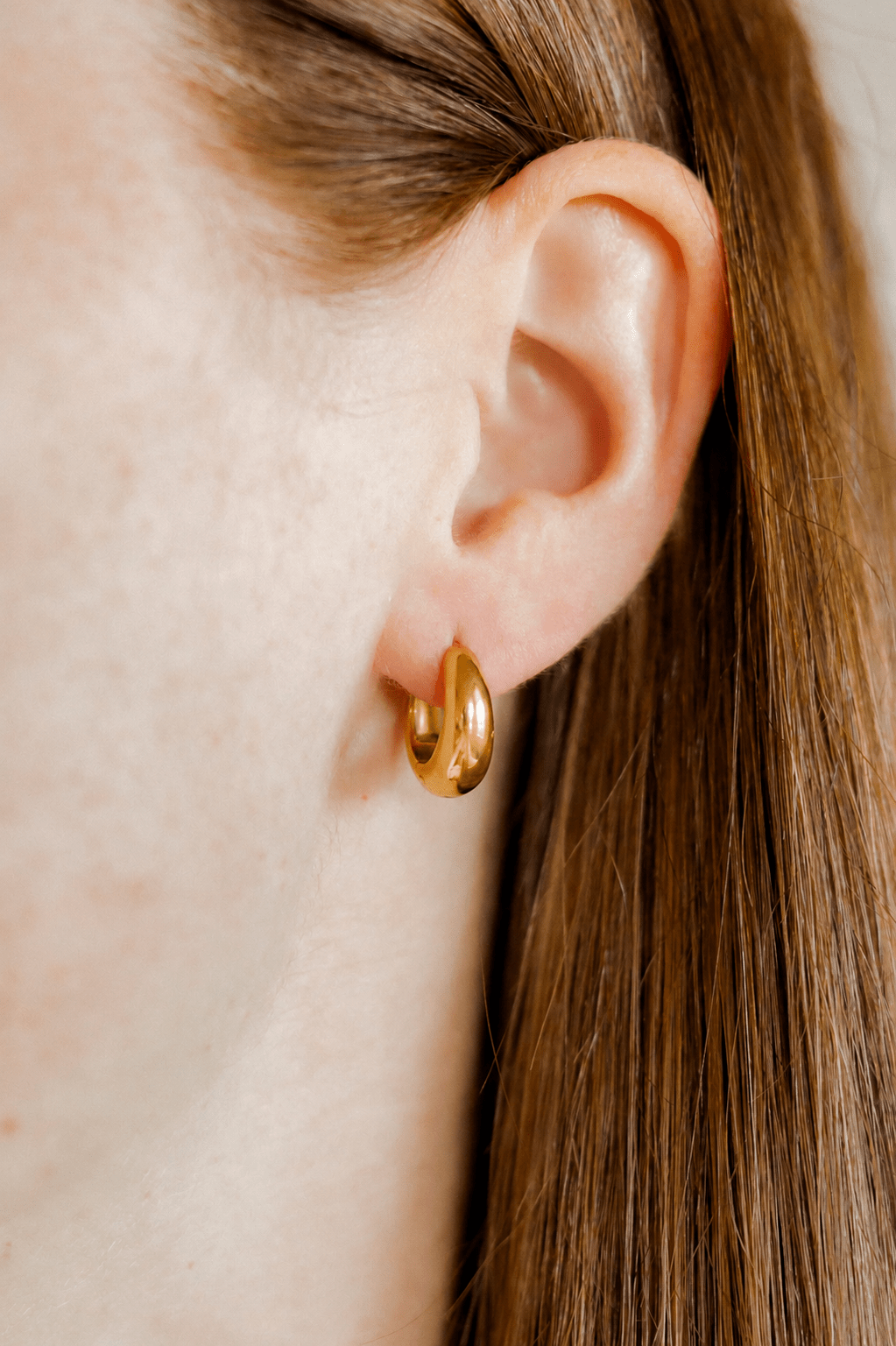 Huggie Earrings - Sunday Hoop Gold 10mm - Shop LINNY CO