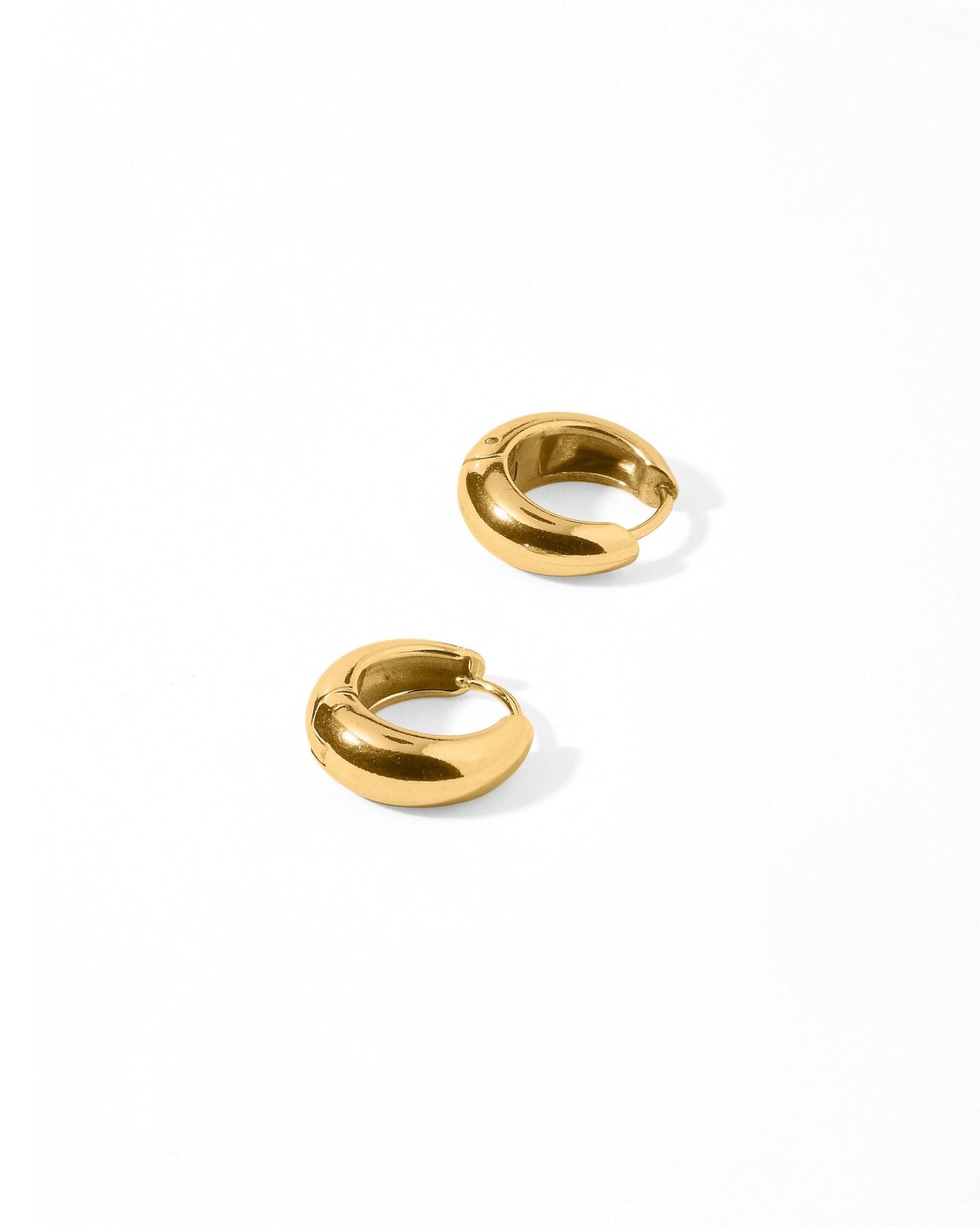 Huggie Earrings - Sunday Hoop Gold 10mm - Shop LINNY CO