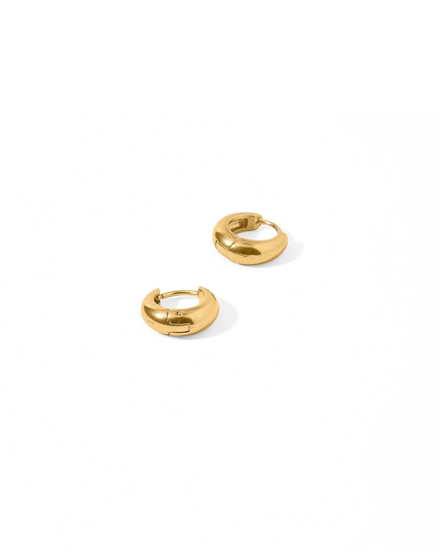 Huggie Earrings - Sunday Hoop Gold 8mm - Shop LINNY CO