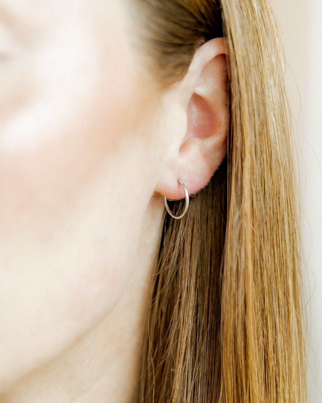 Huggie Infinity Hoop Earrings - Ava Silver 12mm - Shop LINNY CO