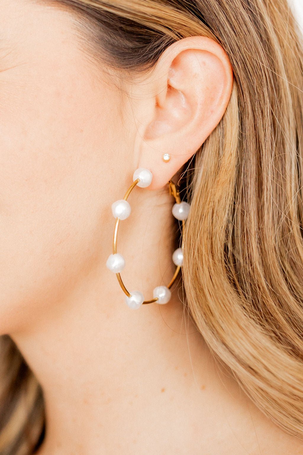 Leah Pearl Hoop Earrings - Shop LINNY CO