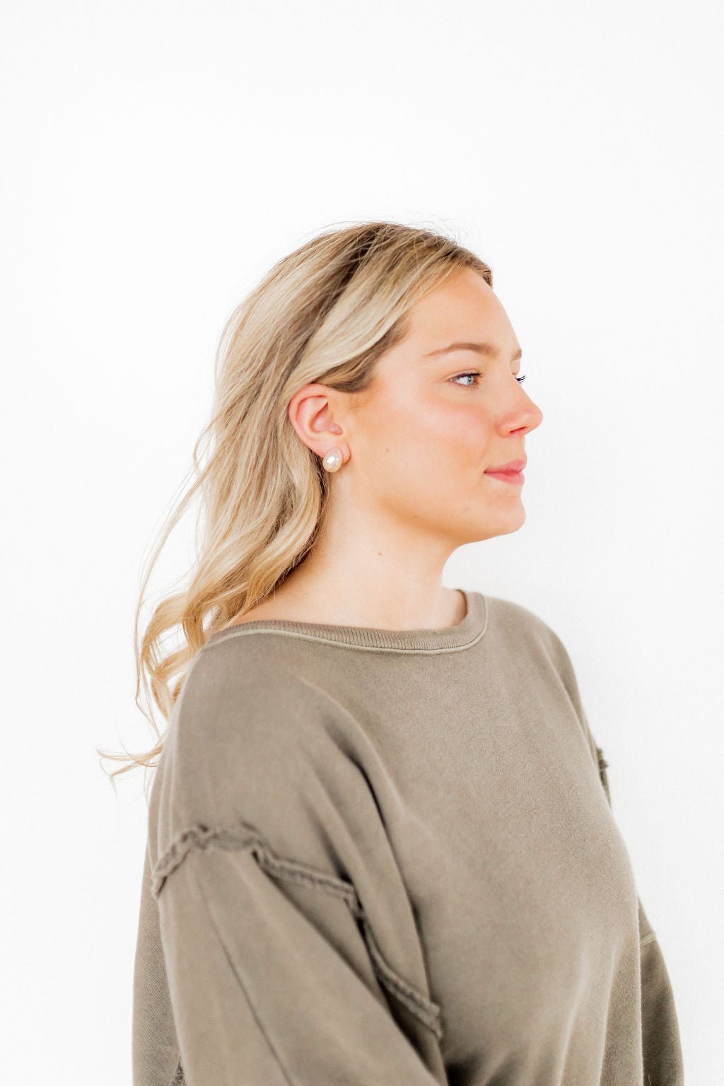 Monica Pearl Stud - Pink - Shop LINNY CO