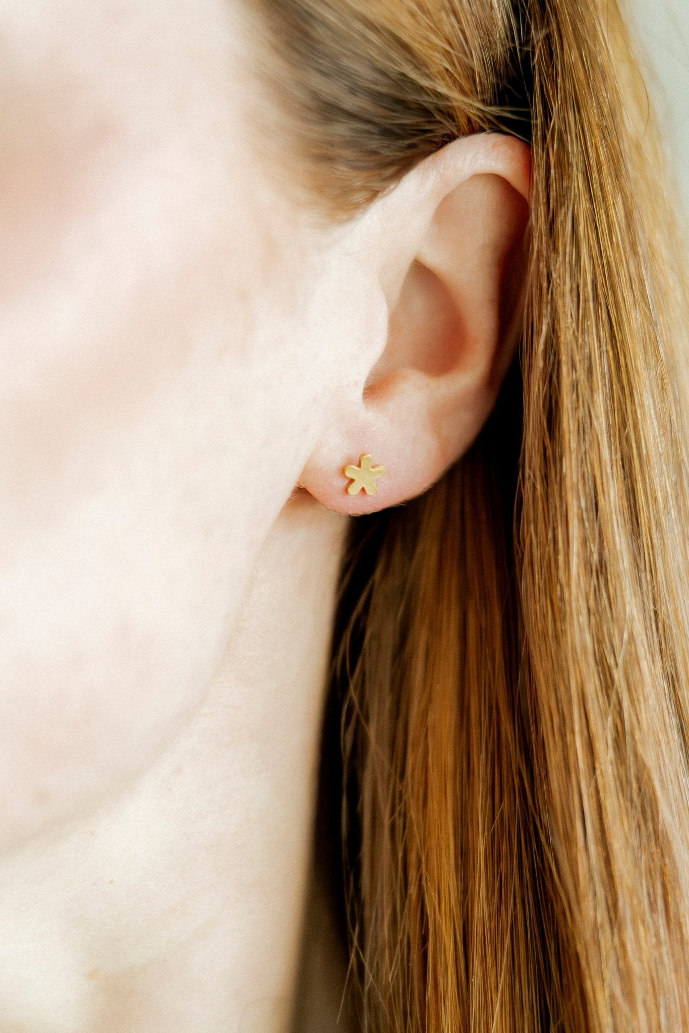 Screwback Stud Earrings - Briar Flower Gold - Shop LINNY CO