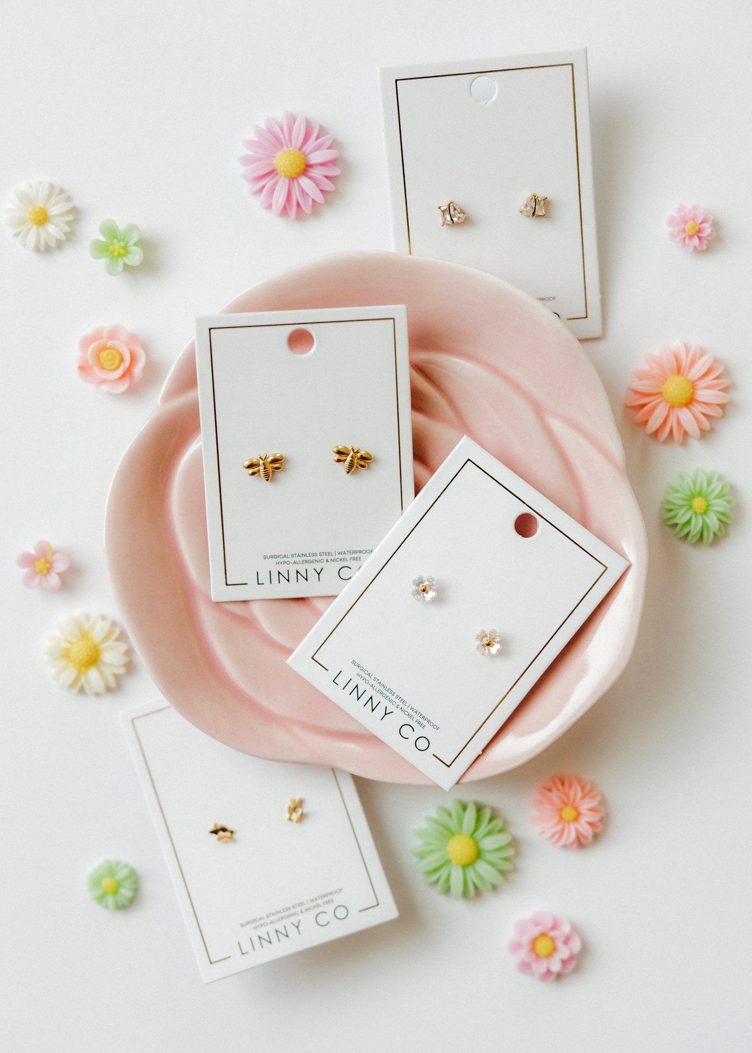 Screwback Stud Earrings - Bumble Bee - Shop LINNY CO