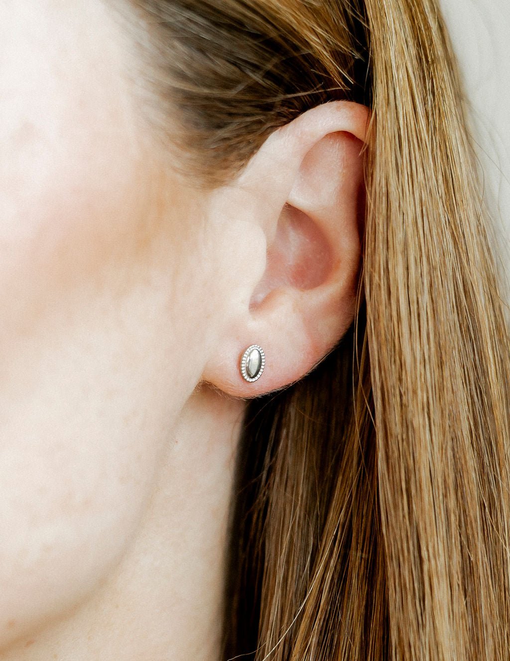 Screwback Stud Earrings - Drew Oval Silver - Shop LINNY CO
