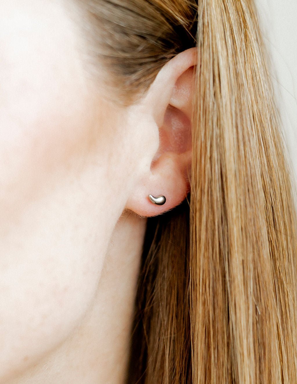 Screwback Stud Earrings - Emma Silver - Shop LINNY CO